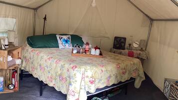 1 soveværelse, strygejern/strygebræt, sengetøj