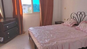 2 عدّة غرف نوم وملاءات أسرّة