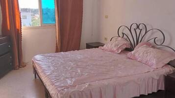 2 bedrooms, bed sheets