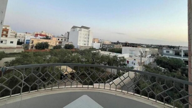 المنطقة المحيطة بالمنشأة