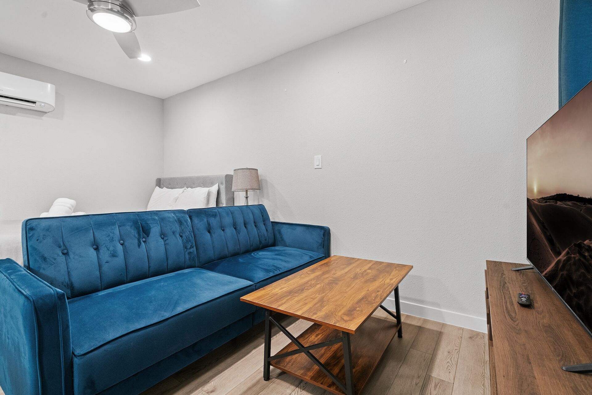 Stylish Studio | Downtown | Evonify 2441