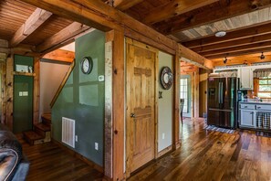 المنشأة من الداخل