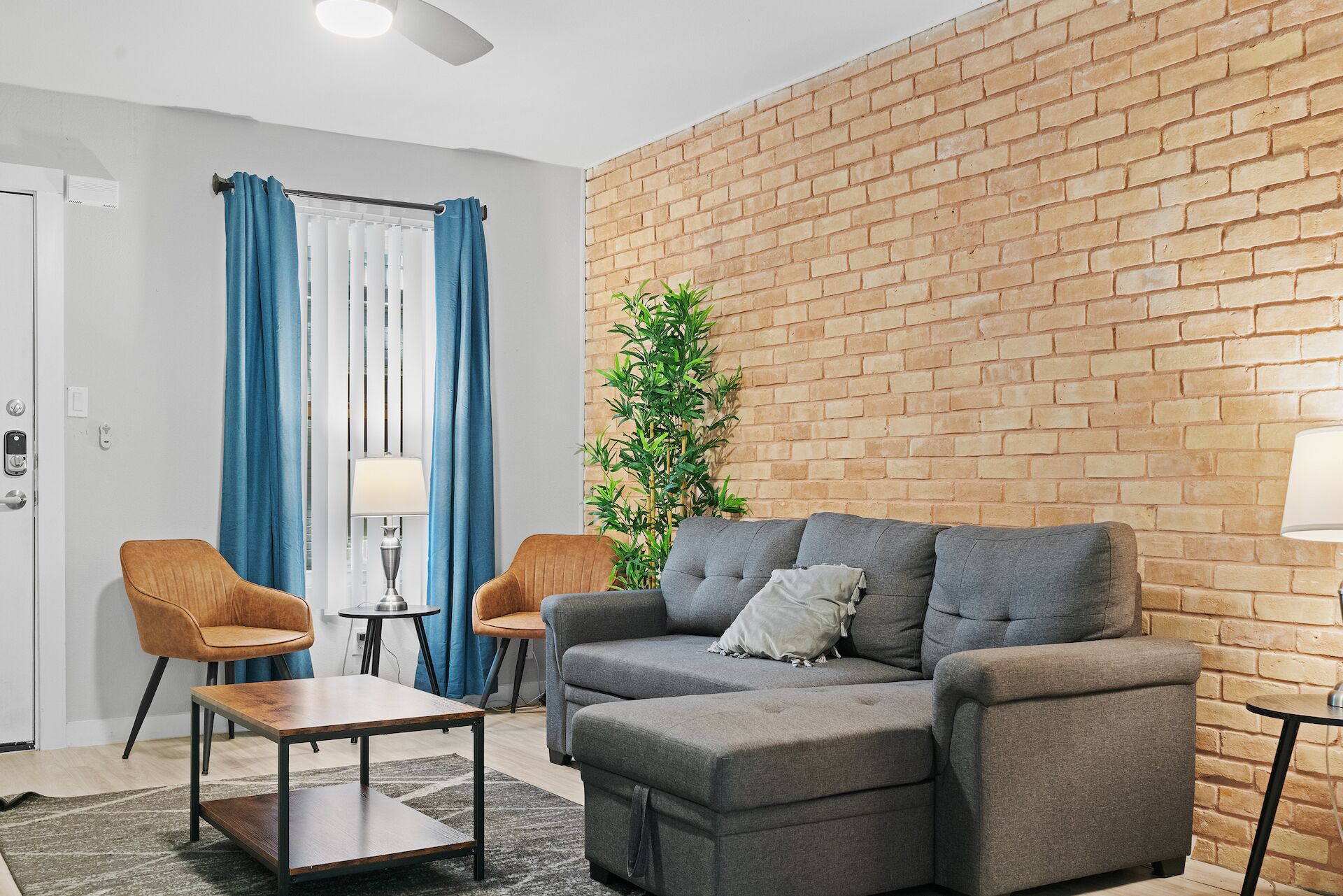 Modern 1BR Near UT | Hyde Park | Evonify 1377