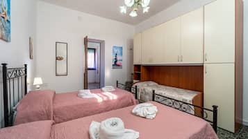 3 bedrooms, iron/ironing board, free WiFi, bed sheets