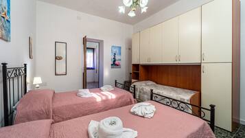 3 chambres, fer et planche à repasser, Wi-Fi gratuit, draps fournis