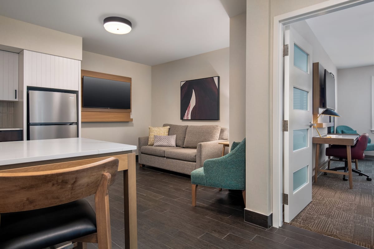 1 bedroom, in-room safe, desk, blackout curtains