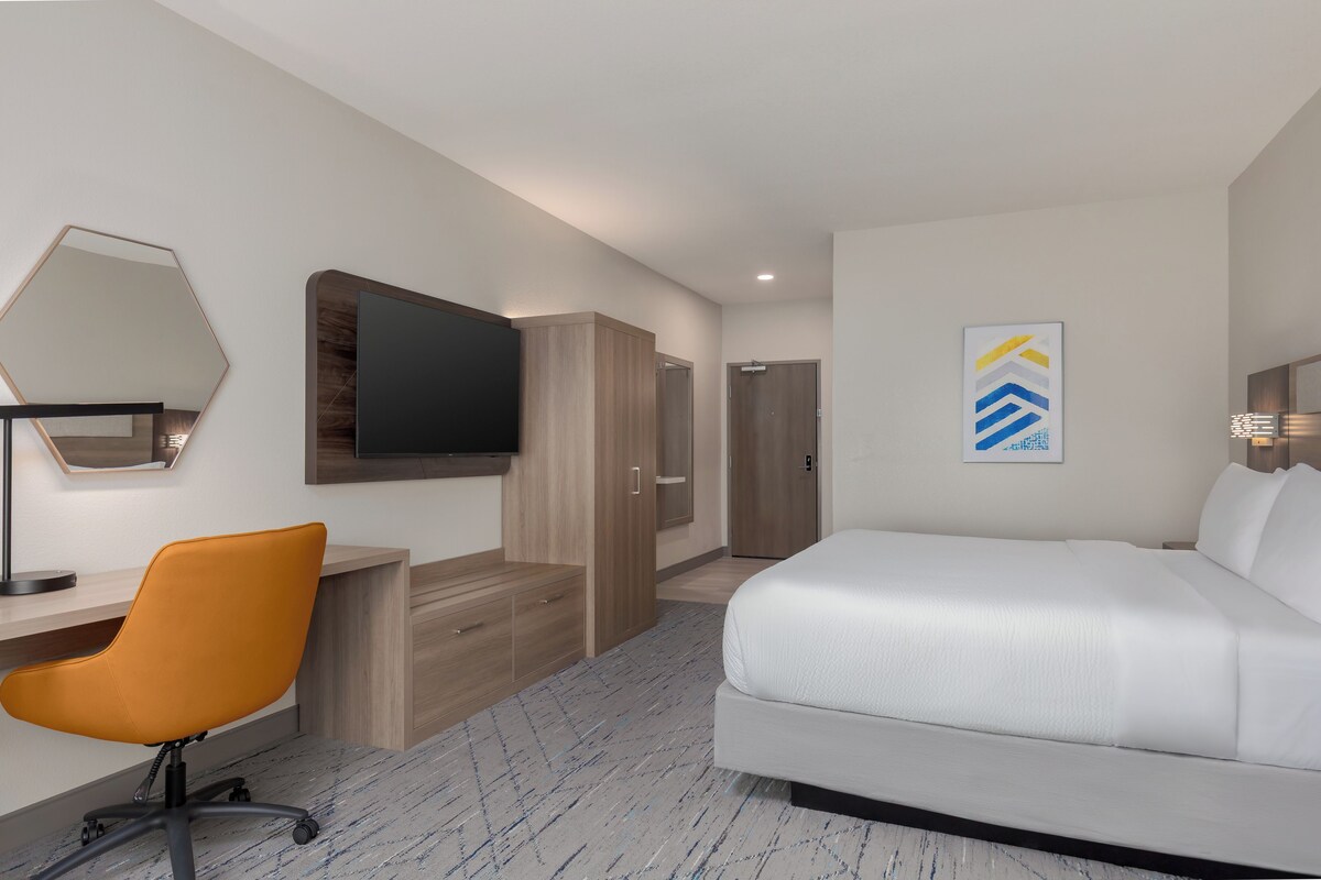 In-room safe, blackout drapes, iron/ironing board, WiFi (free)
