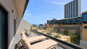 Suite, 1 King Bed, Terrace