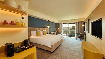 Minibar, in-room safe, desk, laptop workspace