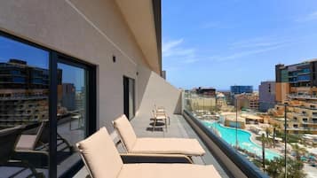 Suite, 1 King Bed (Skyline Suite) | 1 bedroom, minibar, in-room safe, desk