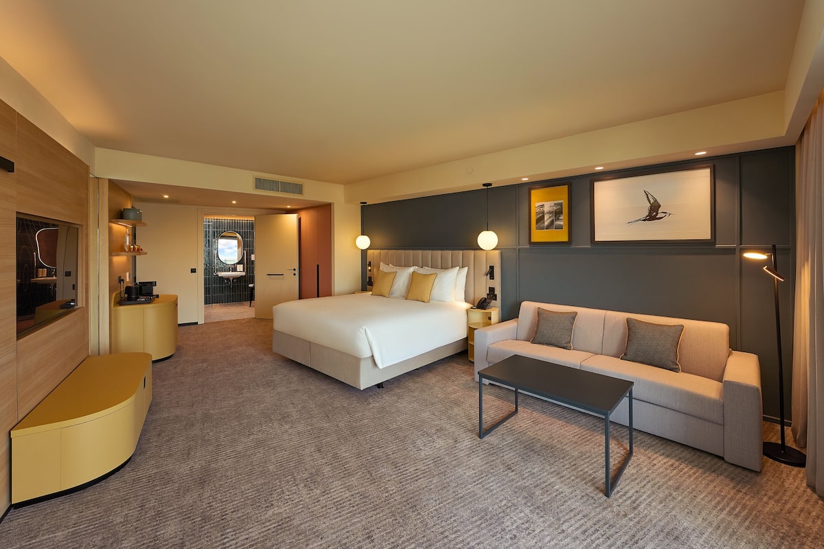 1 bedroom, minibar, in-room safe, desk