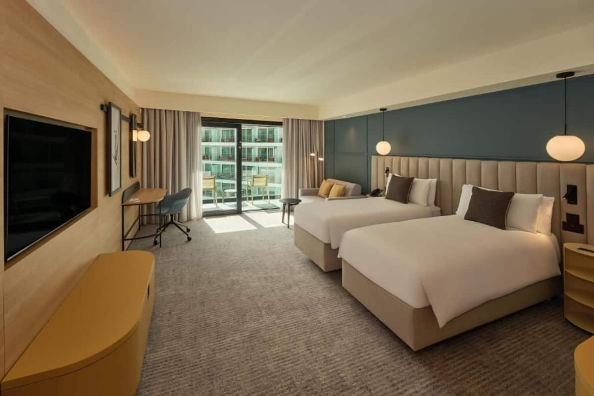 尊榮雙床房, 陽台, 城市景觀 | 迷你吧、客房內保險箱、書桌、筆電工作空間