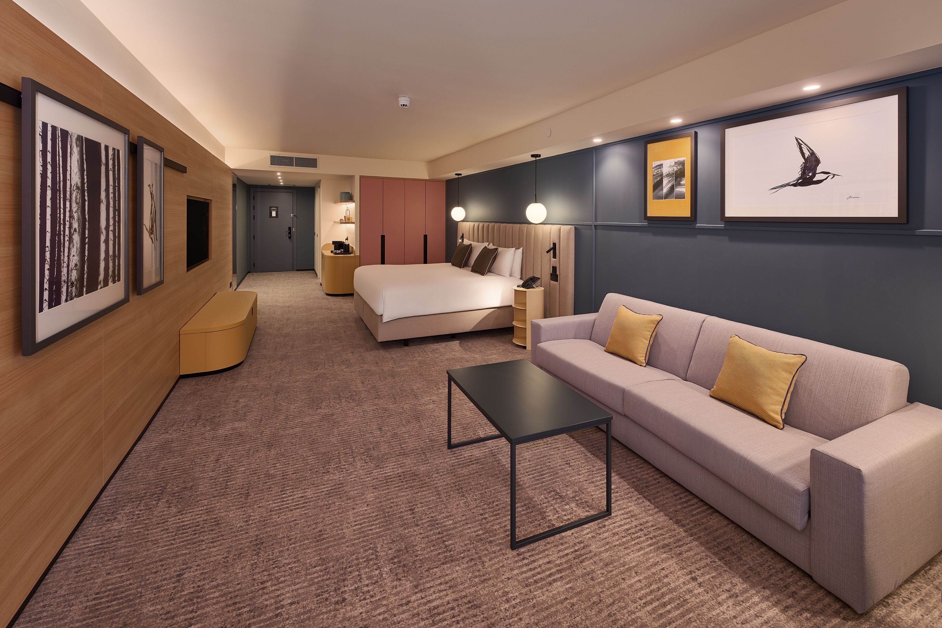 Junior Suite, 1 King Bed with Sofa bed, City View | Minibar, in-room safe, desk, laptop workspace