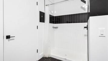 SĂšche-cheveux, serviettes fournies