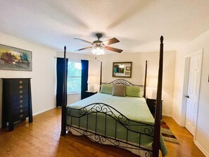2 habitaciones, tabla de planchar con plancha, wifi y ropa de cama 