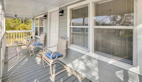 Property grounds - Lovely 3-bedroom house in charming Savannah with AC, WiFi (Savannah)