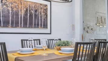 Full-size fridge, cookware/dishes/utensils