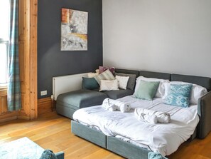 3 quartos, Wi-Fi de cortesia, roupa de cama