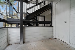 Property grounds - Beautiful 2BD/1BA in University Hills 9slf (Austin)