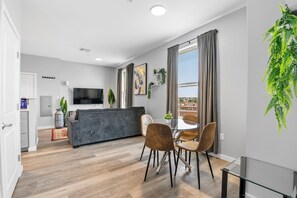 Dining - Charming 1BR Near Encore 4757 (Everett)