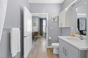 �ヘアドライヤー、タオル