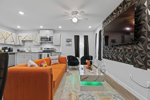 Urban Northeast Houston Entire Home 15 minutes from Downtown with Free Parking