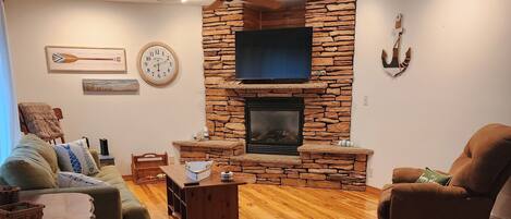 Smart TV, fireplace