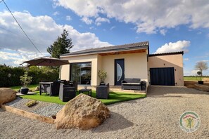 Outdoor dining - Little house on the prairie (PARIGNE)