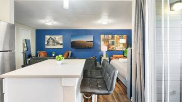 Bügeleisen/Bügelbrett, kostenloses WLAN, Bettwäsche