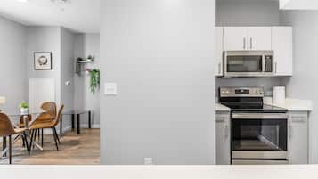 Coffee/tea maker, fridge, microwave, oven