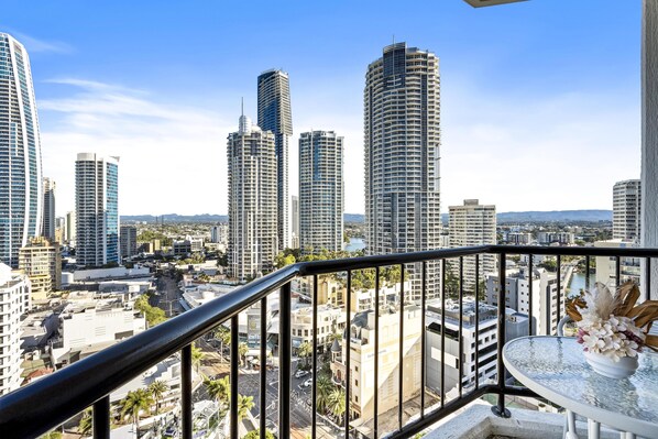 Property grounds - Cozy Twin Unit with Ocean View - Q-Stay (Surfers Paradise)