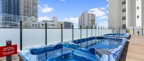 Outdoor spa tub
