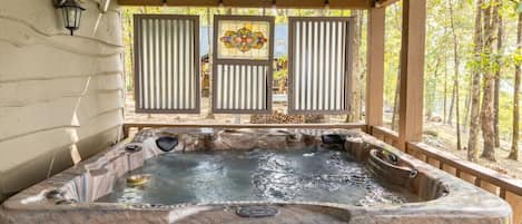 Outdoor spa tub