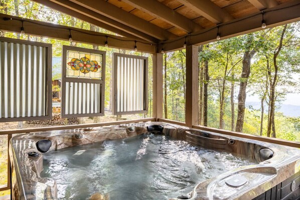 Outdoor spa tub