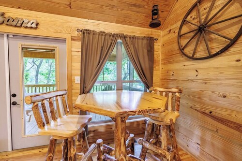 A Little River Romance | Private Dock + Hot Tub