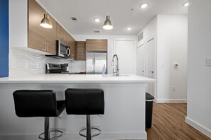 Fridge, microwave, oven, stovetop - Beautiful 1BR in Riverside Austin 3979 (Austin)