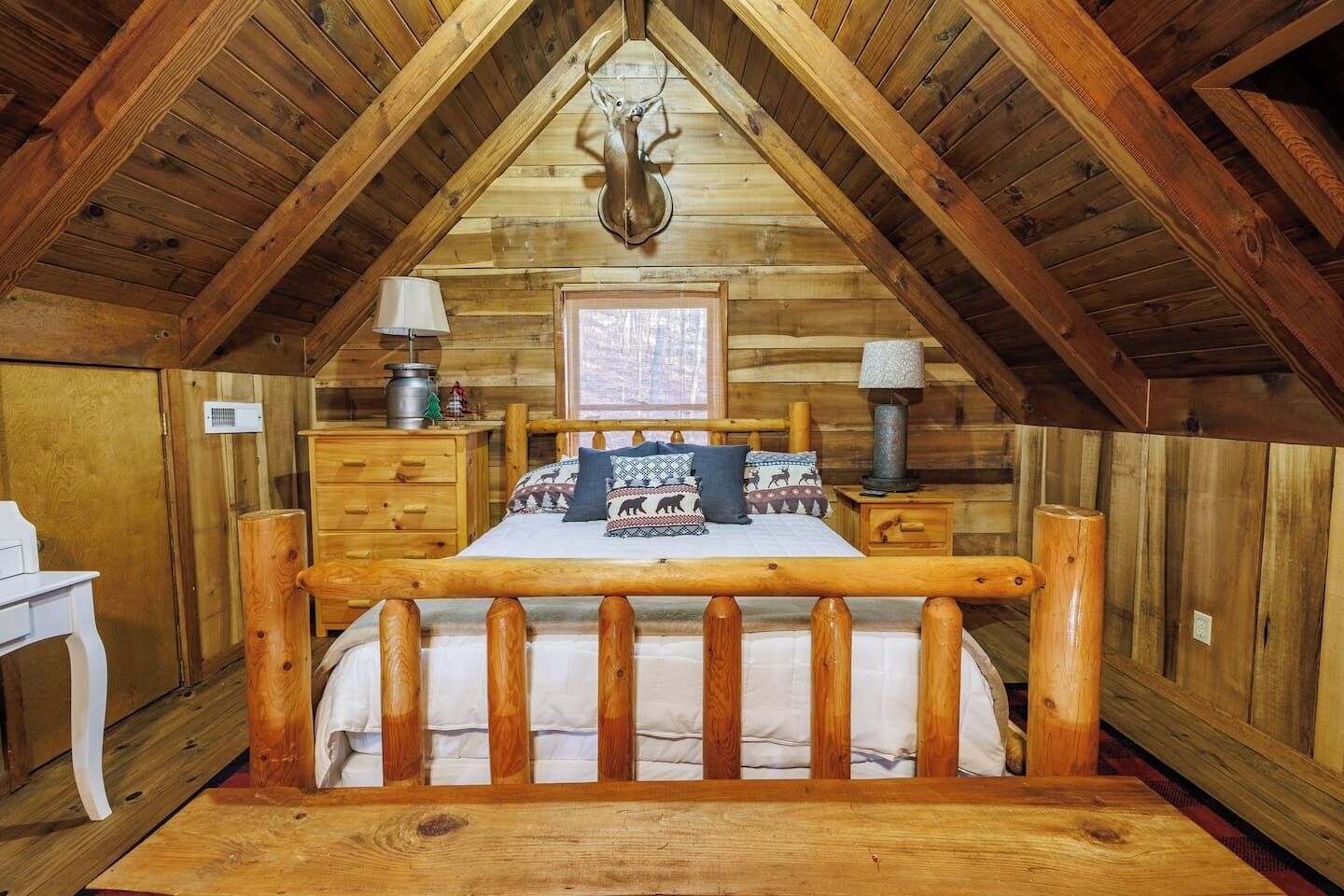 2 bedrooms, desk, free WiFi, bed sheets