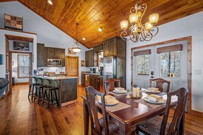 Dining - Brow Bella | Mt Views, Hot Tub & Porch (Mentone)
