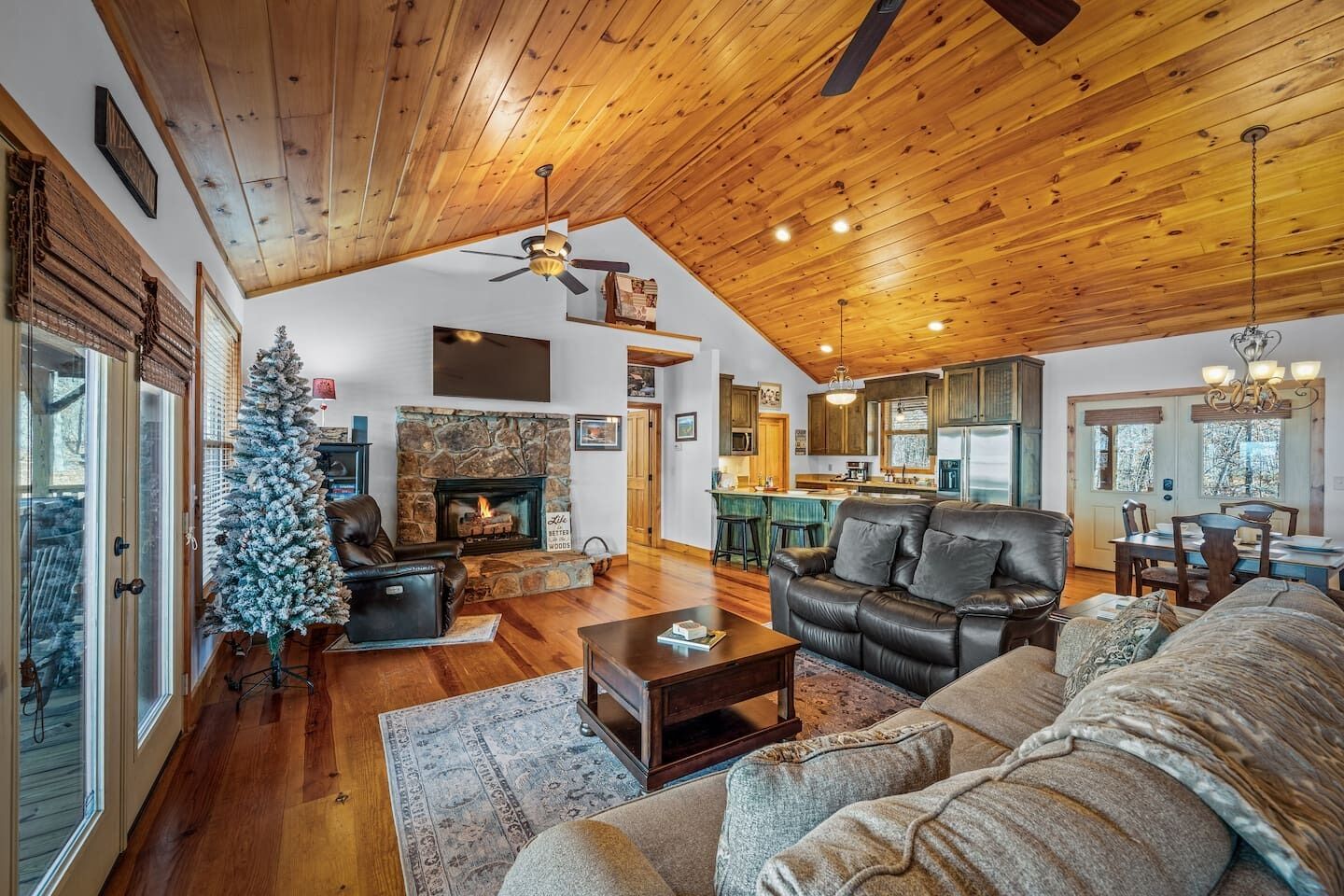 Télévision, cheminée