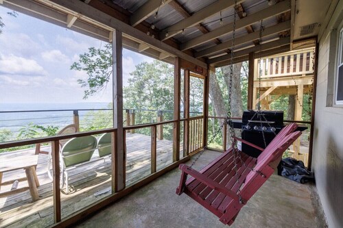 Mountain & Sunset VIEWS! Walk to Downtown Mentone