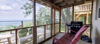 Mountain & Sunset VIEWS! Walk to Downtown Mentone