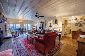 Télévision, cheminée