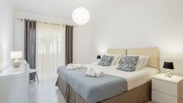 2 chambres, fer et planche à repasser, Wi-Fi, draps fournis