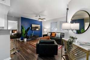 Smart TV - Beautiful 1BD/1BA in University Hills 2368 (Austin)