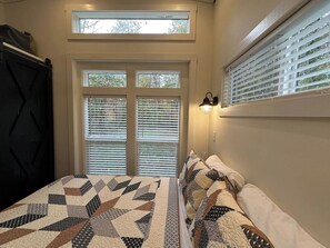 Desk, free WiFi, bed sheets