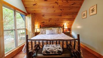 2 bedrooms, desk, free WiFi, bed sheets