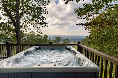 Paradise Found - Lookout Mt Edge, Hot Tub & Views