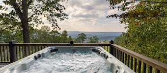Paradise Found - Lookout Mt Edge, Hot Tub & Views