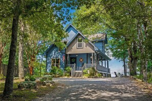 A two-story house with a porch, surrounded by trees. - Paradise Found - Lookout Mt Edge, Hot Tub & Views (Mentone)