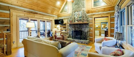 Smart TV, chimenea y reproductor de DVD